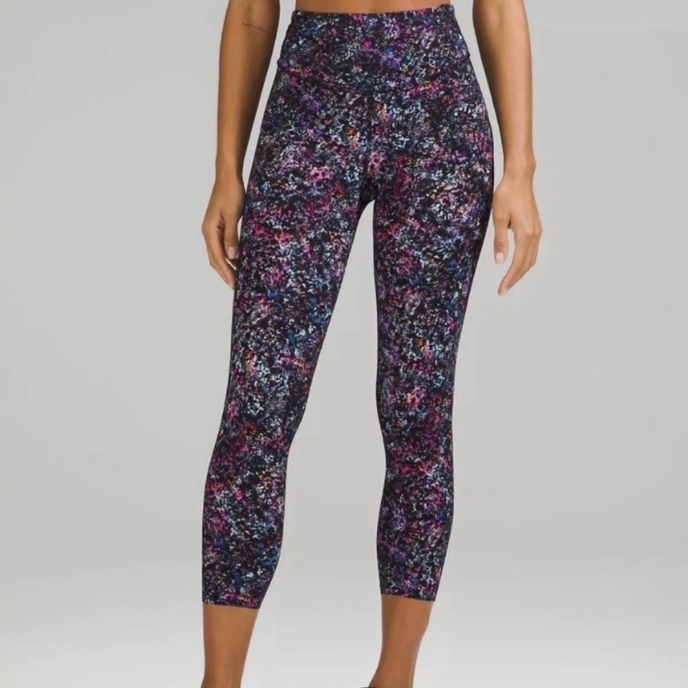 Lululemon Base Pace High Rise Tight 21” Floral Spray Multi Size 4 NWOT